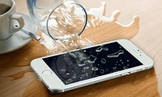 bung nước nằm trong loa điện thoại iphone