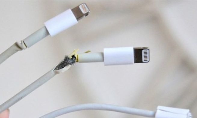 Sạc pin iPhone không lên