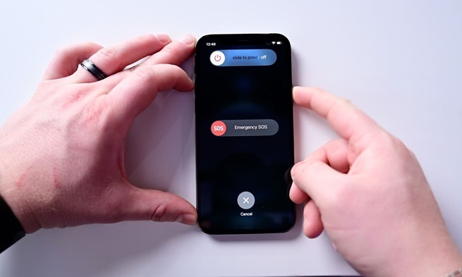 Khởi động lại iPhone