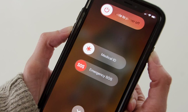 Khởi động lại iPhone