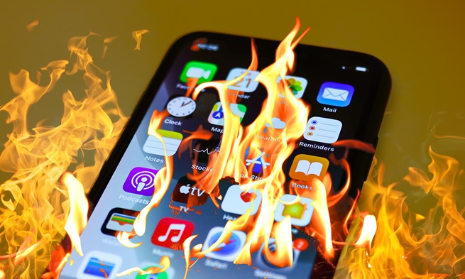 iphone gặp phải sự cố cháy nổ do sạc kém chất lượng