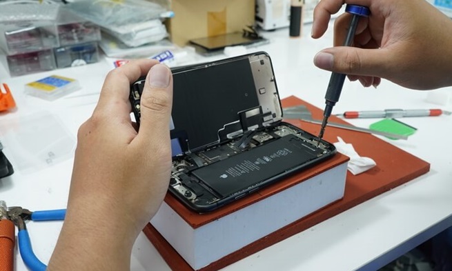 Thay pin iPhone mất bao lâu