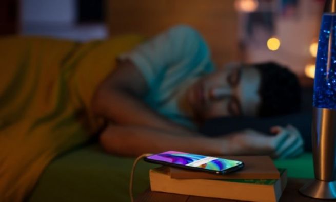 iPhone sạc qua đêm có sao không
