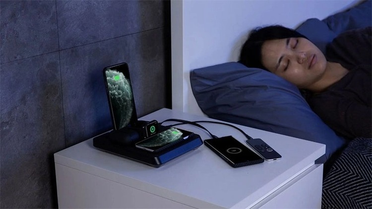 Tránh sạc pin qua đêm