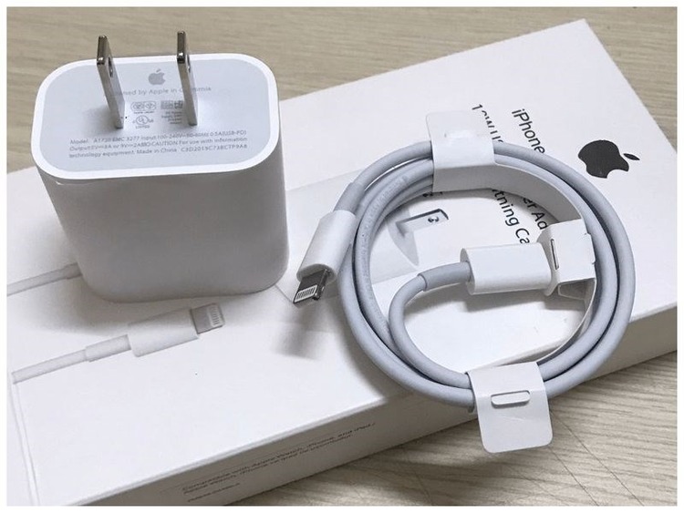 Sạc pin iPhone bị nóng máy