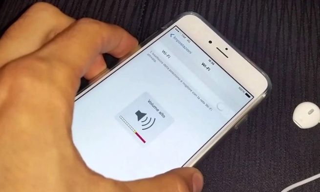 Đặt iPhone đúng hướng để khuếch đại âm thanh