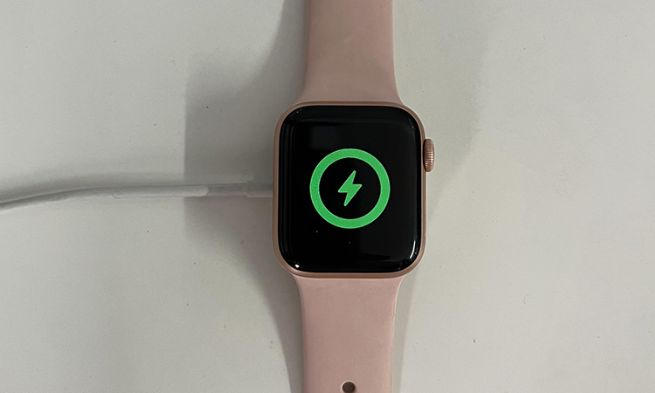 Cách mở nguồn Apple Watch khi hết pin