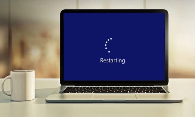 laptop restarting lâu không lên màn hình