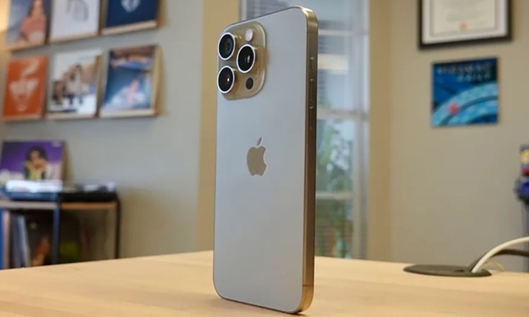 cách lắp SIM iPhone 15 Pro Max bản Mỹ