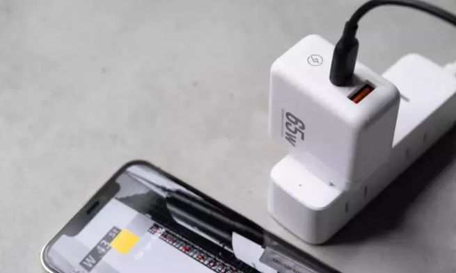 dùng sạc 65w cho iphone được không
