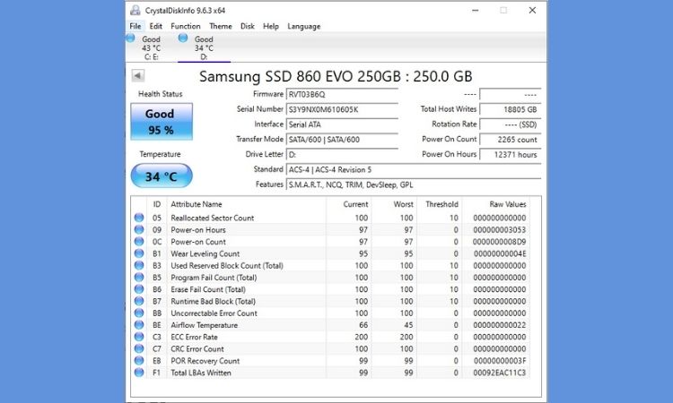 Kiểm tra bằng CrystalDiskInfo
