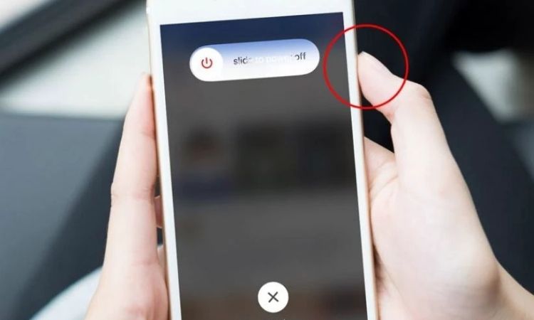 Khởi động lại iPhone bằng phím cứng
