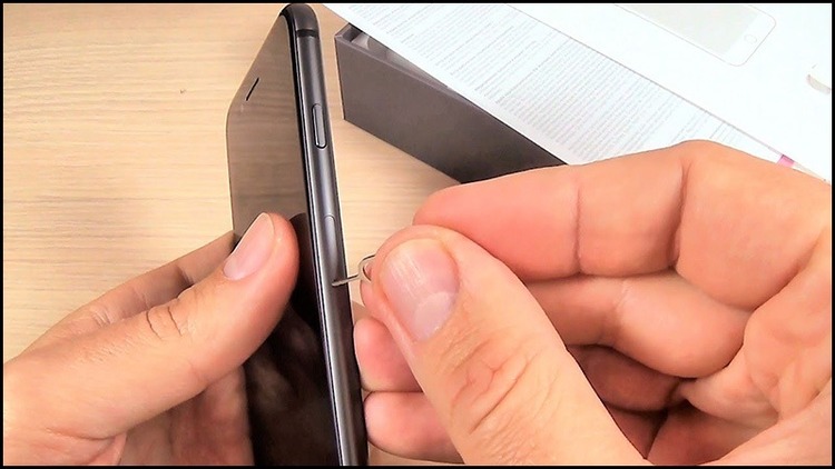 Vệ sinh SIM và khe SIM