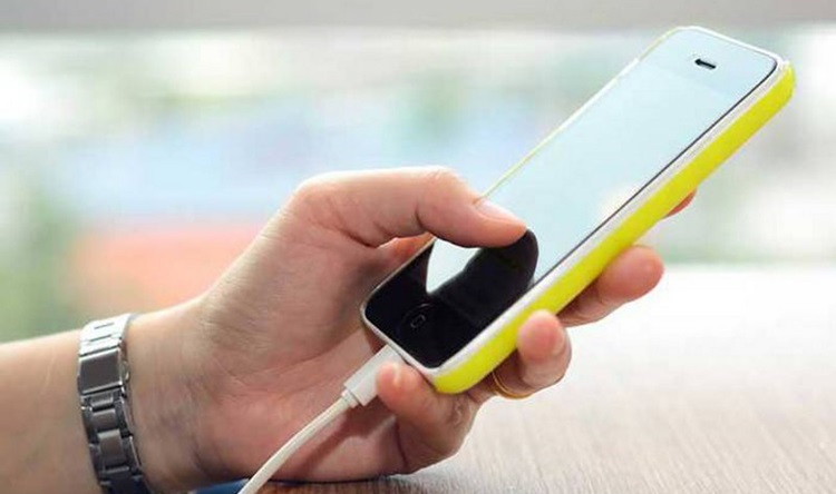 iPhone bị loạn cảm ứng khi sạc