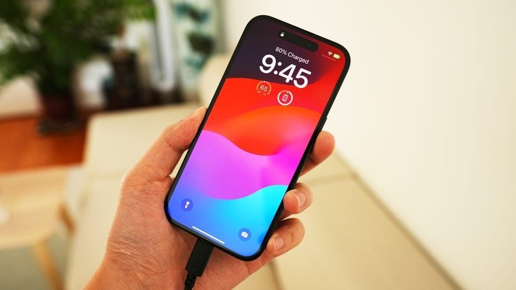 iPhone bị đơ màn hình không bấm được