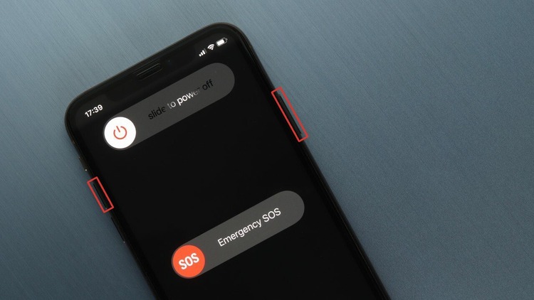 iPhone bị đơ màn hình không bấm được