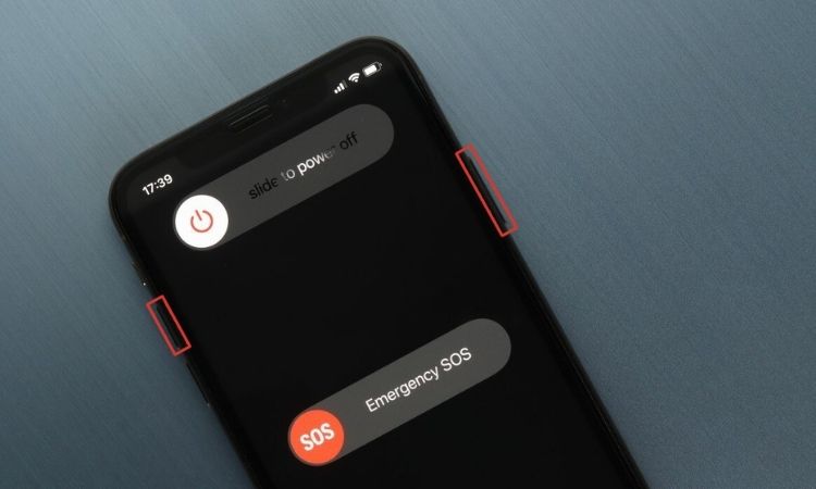 Khởi động lại iPhone bằng tổ hợp phím cứng