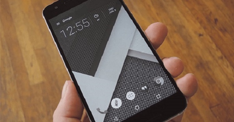 Màn hình điện thoại bị đổi màu trắng đen Android