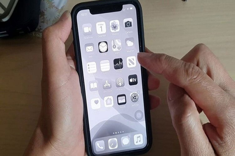 Màn hình điện thoại bị đổi màu trắng đen Android