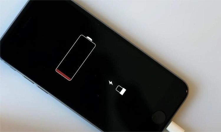 Vì sao iPhone cắm sạc bị sập nguồn