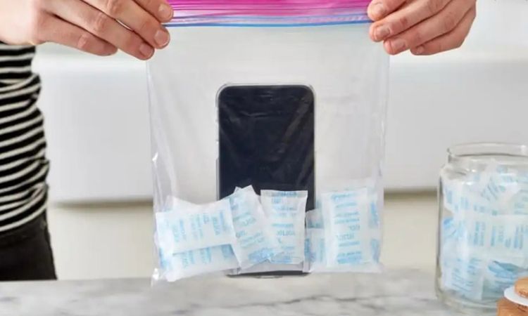 Sử dụng gói hút ẩm Silica gel