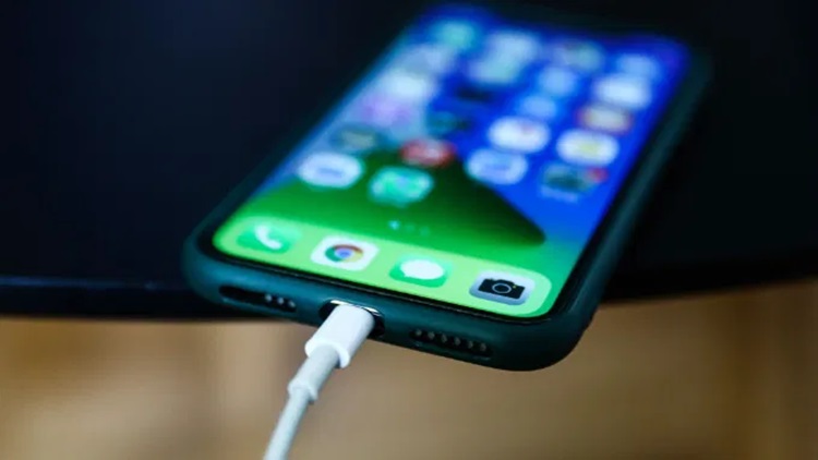 tại sao iphone đang sạc lại dừng