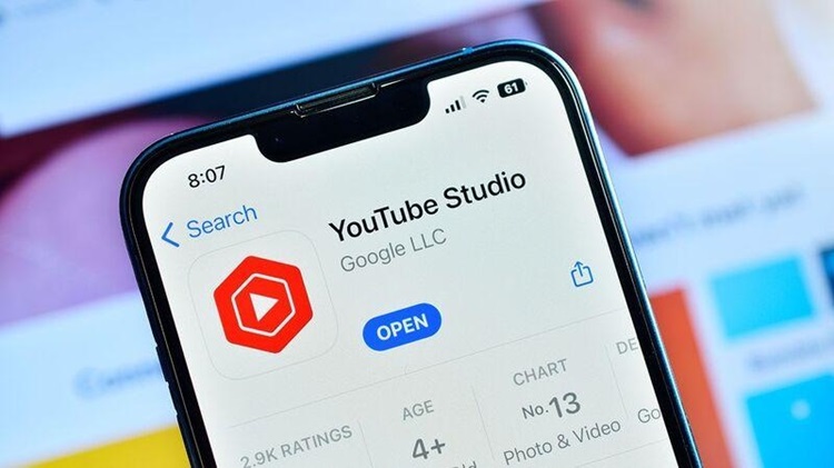 Tải và mở ứng dụng YouTube Studio trên điện thoại