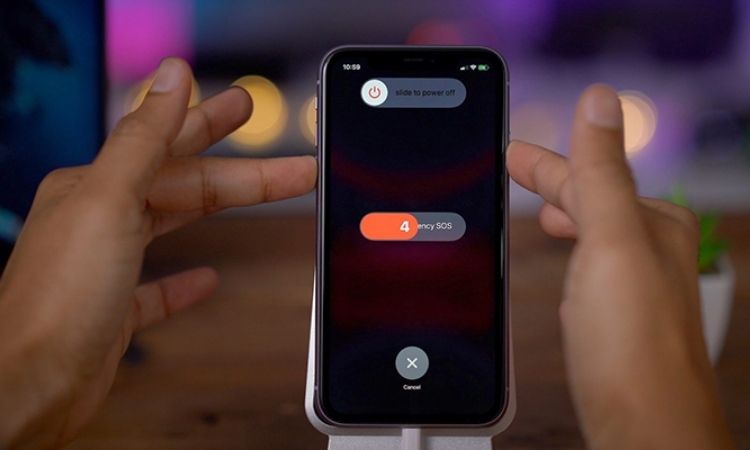 Khởi động lại iPhone bằng phím cứng