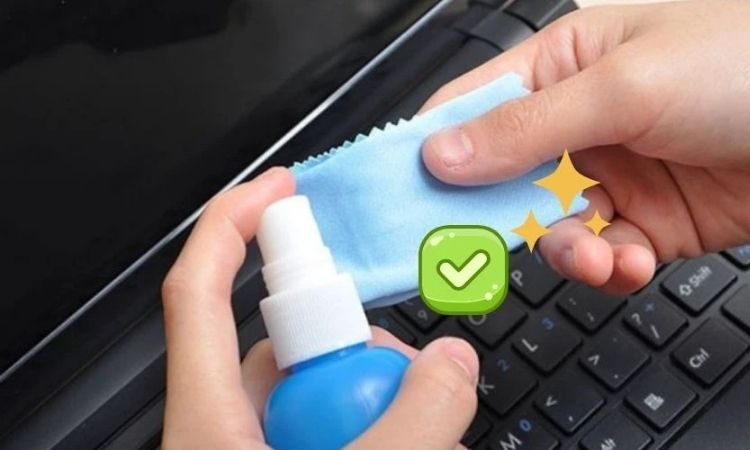 Kiểm tra kết pin và vệ sinh khe pin