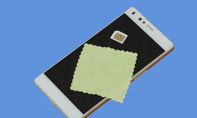 Vệ sinh khe SIM và thẻ SIM
