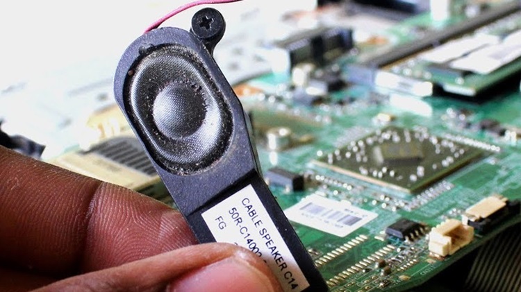 Khắc phục loa laptop bị rè do bụi bẩn
