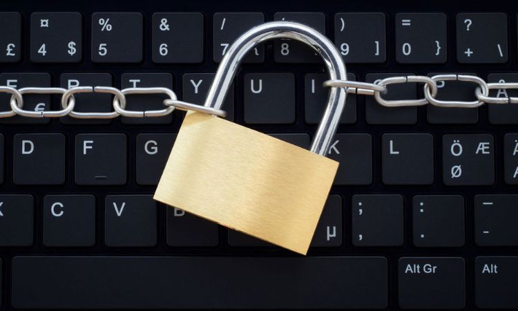 Nguyên nhân khiến bàn phím laptop bấm không ăn