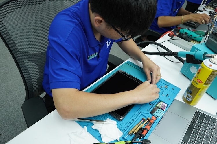 dịch vụ ép kính iPad tại Care Center
