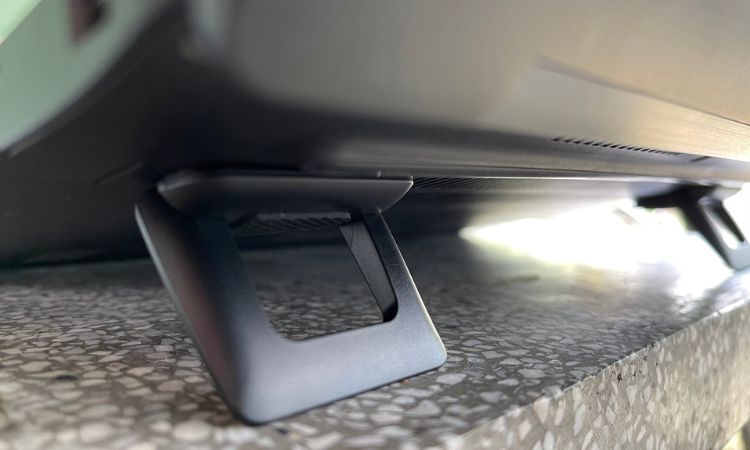 Tạo không gian thoáng khi sử dụng laptop
