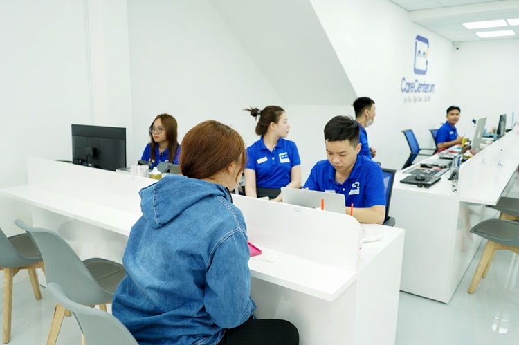 Nên thay màn hình iPhone bị lem mực ở Care Center