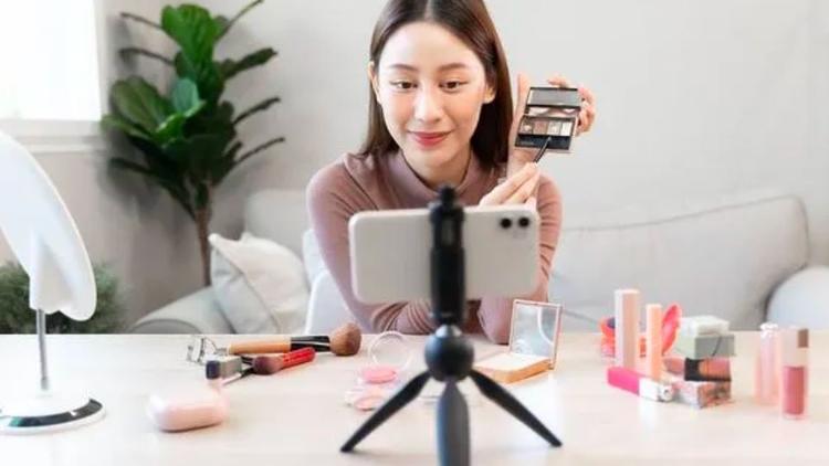 Chuẩn bị người dẫn livestream