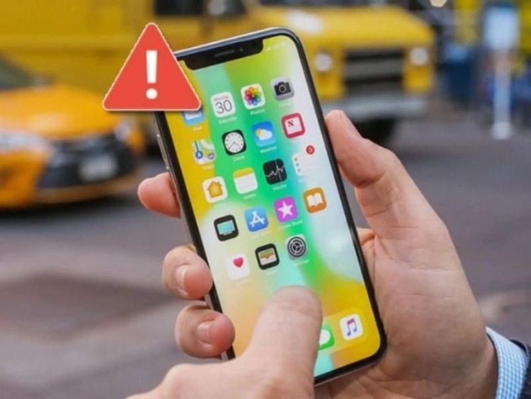 Không lắc, đập hoặc nhấn mạnh vào điện thoại