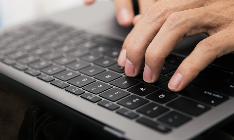 bàn phím macbook không gõ được số