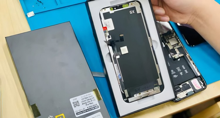thay màn hình GX cho iPhone