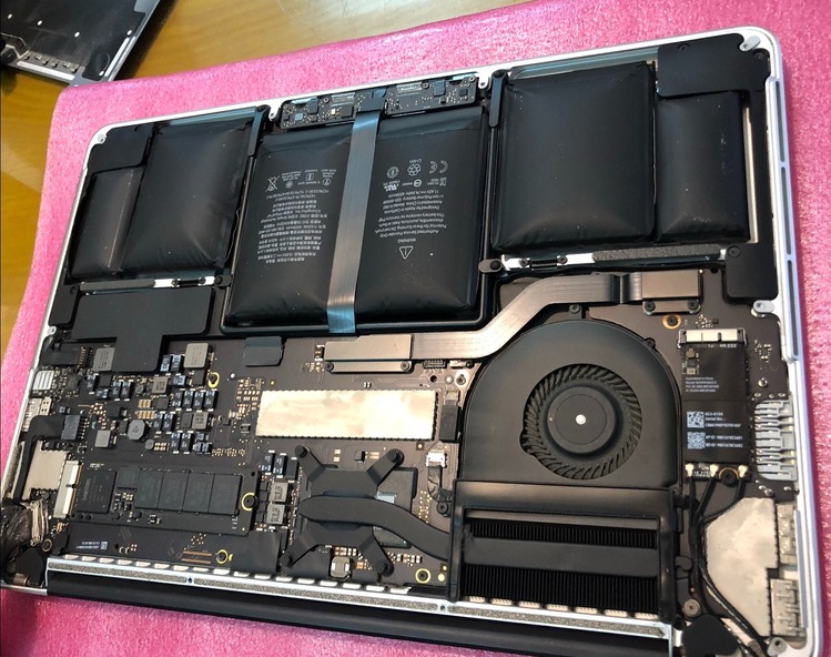 Thay pin MacBook mới