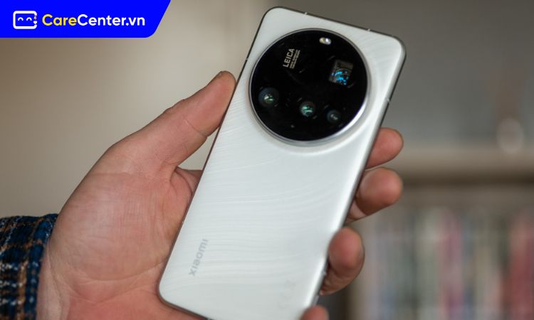 Xiaomi 17 Ultra không có màn hình sau