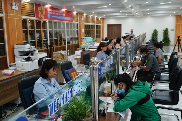 đến trực tiếp cơ quan BHXH gần nhất