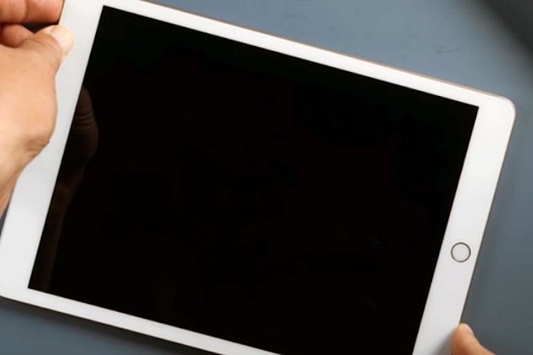 iPad hết pin tắt nguồn sạc không lên