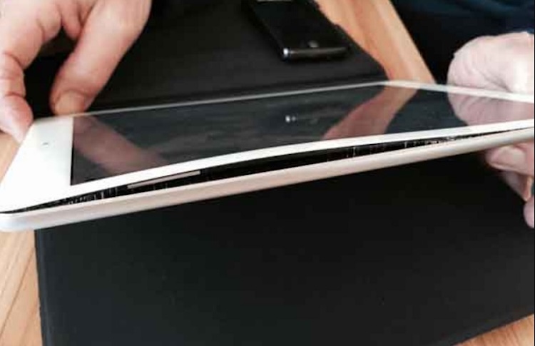 Pin bị chai hoặc phần cứng gặp sự cố