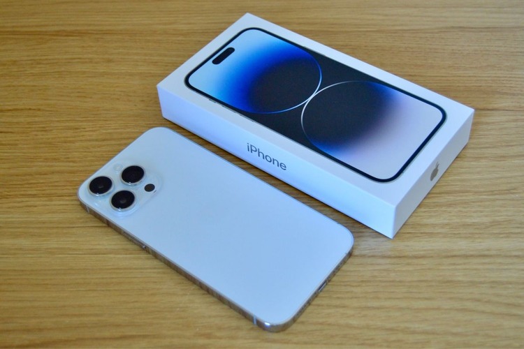 iPhone 14 hỗ trợ sạc nhanh bao nhiêu W