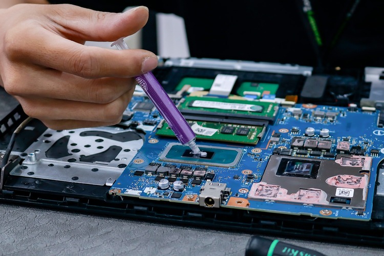 Vệ sinh laptop định kỳ khi chạy chậm