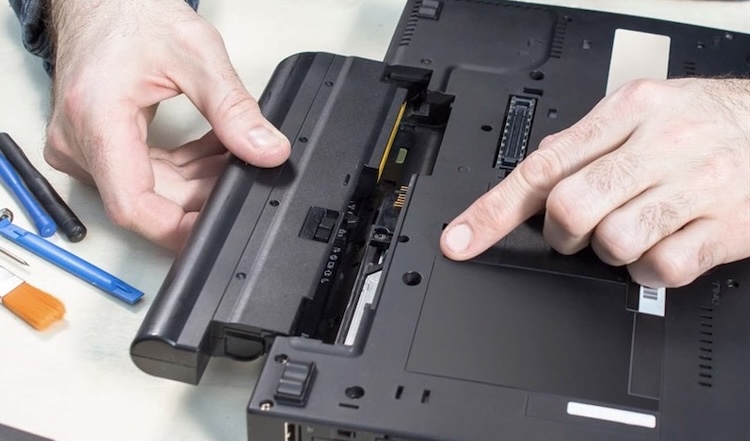 Thay pin laptop mới