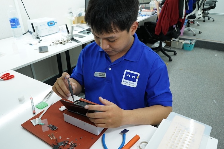 thay pin iPhone tại Care Center