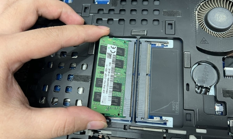 thay ram cho laptop dell
