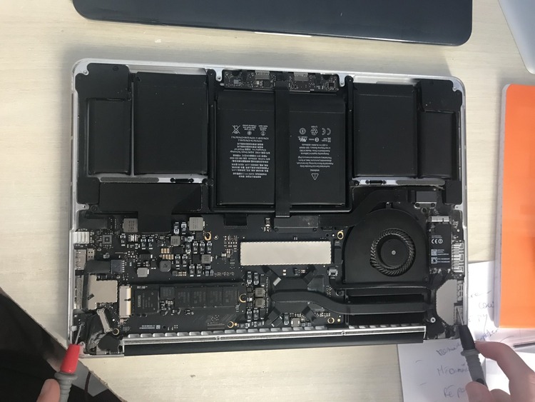 kiểm tra pin macbook